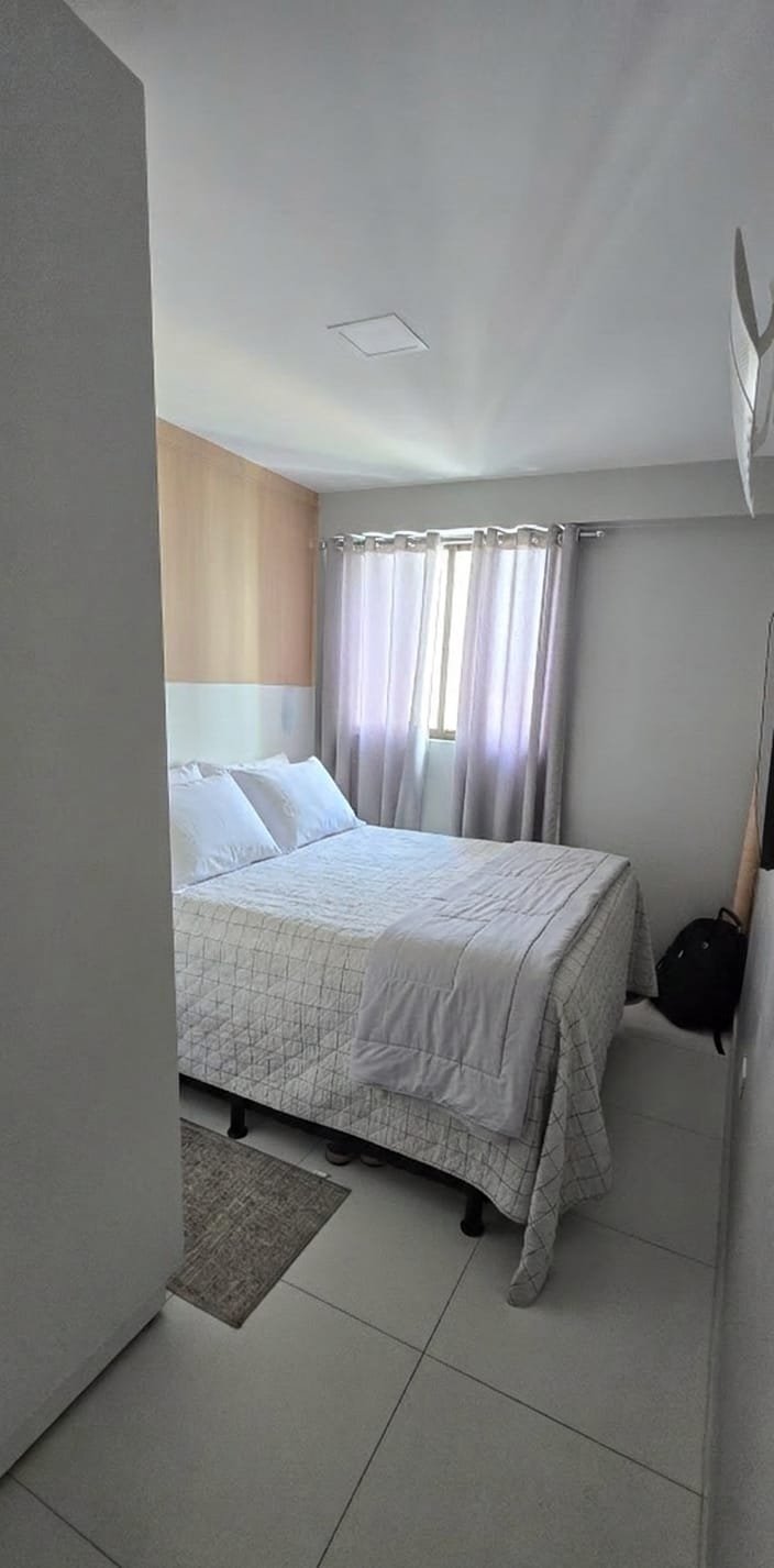 Quarto principal com roupeiro